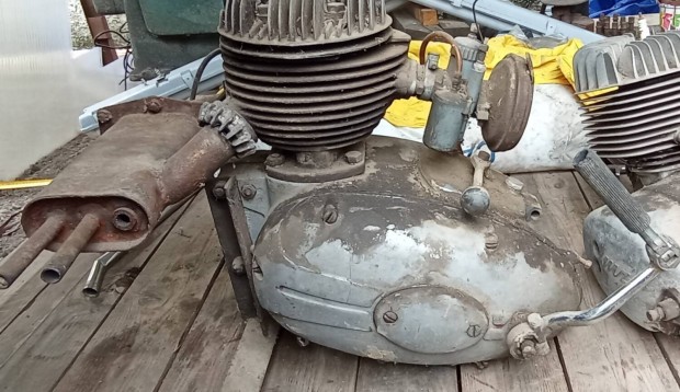 elad� Pann�nia blokk