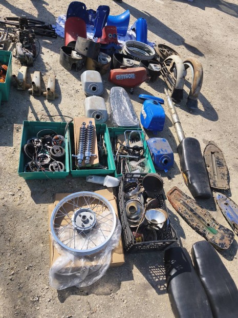 elad� Simson alkatr�szek.