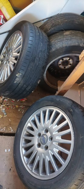 elad Volvo s Ford 