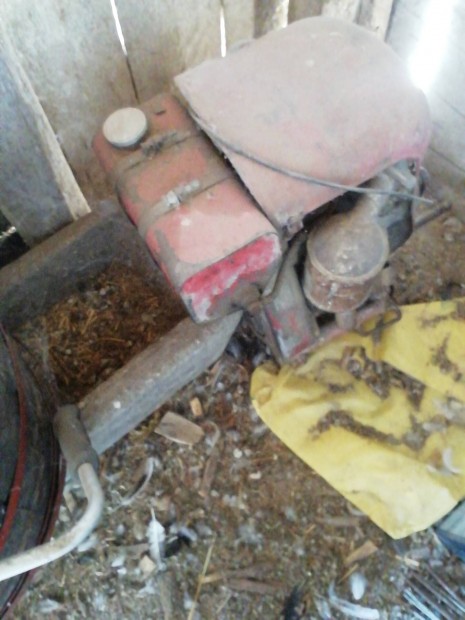 eladó a képeken látható diesel motor