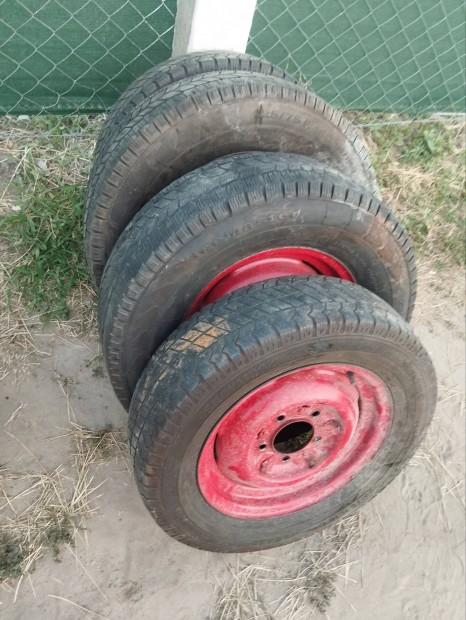 eladó a képen látható Zuk kerekek jó gumikkal