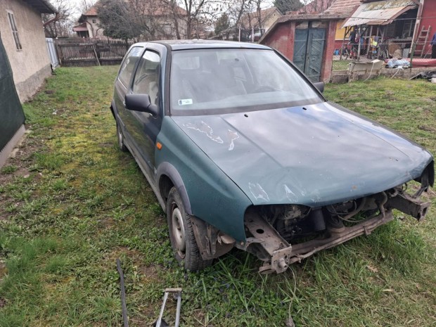 elad� bontott golf