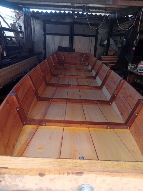 elad� borovi 5.5 hossz� uj csonak 