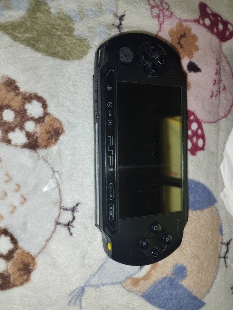 eladó cserélhető új állapotban lévő karcmentes psp sok játékkal