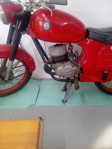 elad danuvia sporthengerfej