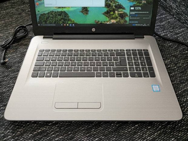 elad egy hp pavilion multimdis laptop