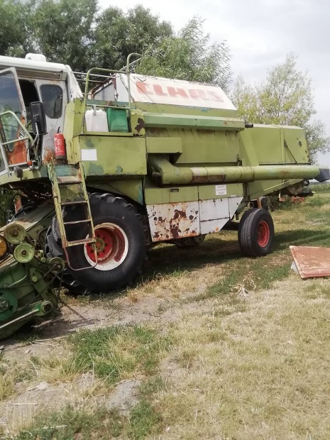 eladó elcserélhető claas dominátor 106 kombájn
