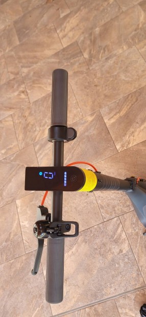eladó elektromos roller +ajándék duda és egyben lámpa