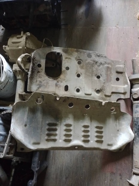 elado ford ranger , b2500 motor vd burkolat