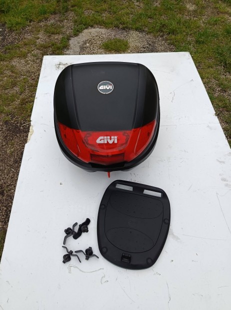 eladó givi 32 sisaktartó doboz kompletten