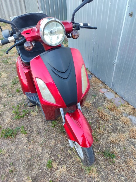 eladó háromkerekű elektromos kerékpár