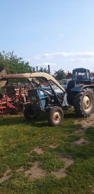 elad homlokrakods ford traktor