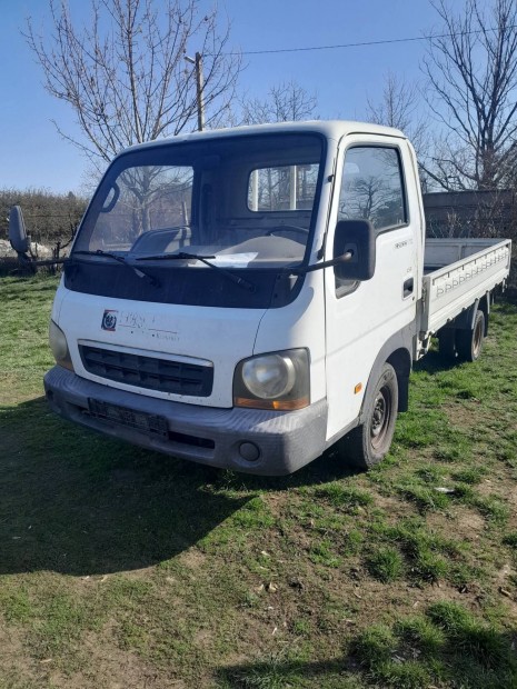 elad� kia k2500 alkatr�szek 