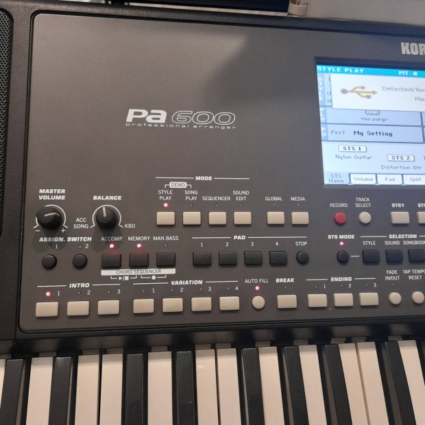 elad korg pa 600 jszer llapotban audio szettel !mp3 stb..