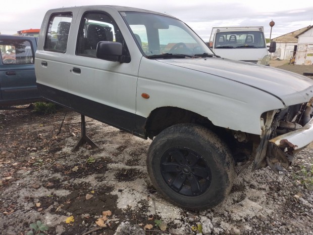 elado mazda b2500 karosszeria