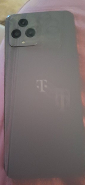 eladó megkímélt állapotú t-phone 5G 2023