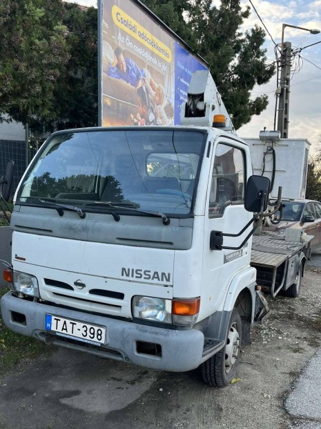 elad nissan cabstar emel kosaras auto 14.5m munkamagassgal