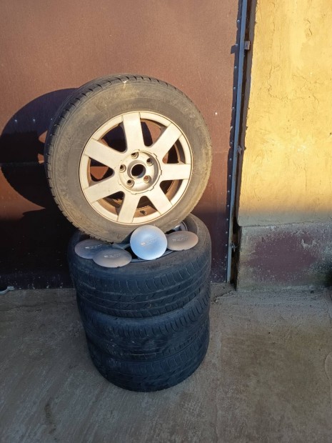 elad� ny�ri gumival 