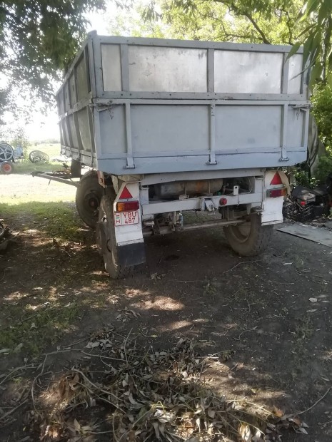 eladó pótkocsi mtz zetor stb után.