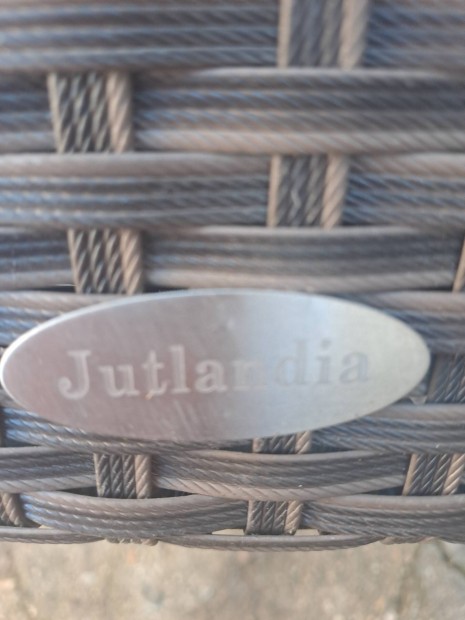 elad rattan kerti btor 