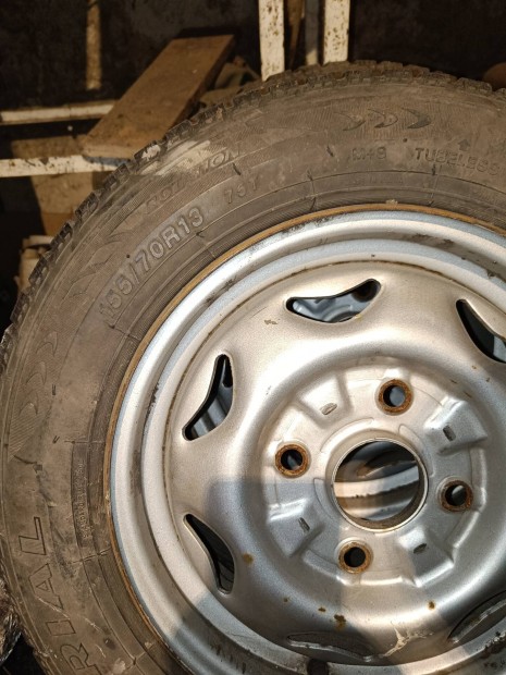 elad� suzuki swift teligumi felnivel