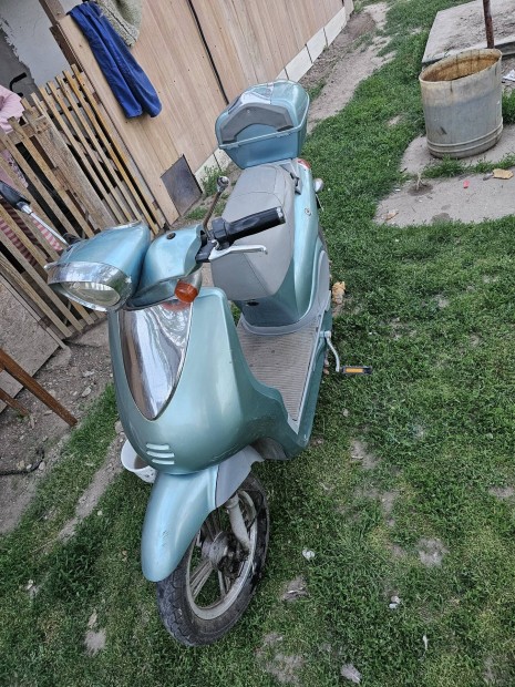 eladó vagy csere elektromos robogó