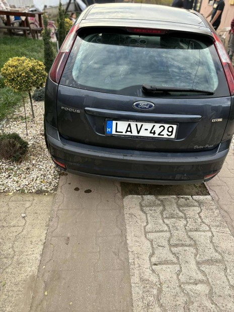elad vagy cserlhet Ford focus 