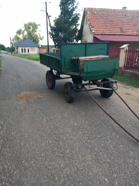 eladó vagy cserélhető lovas kocsi