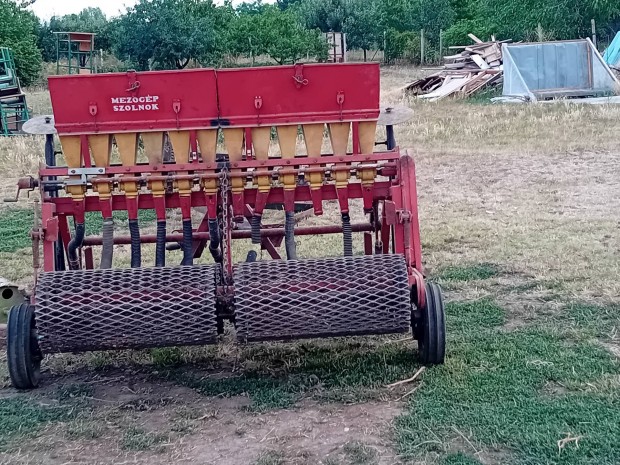 eladó vetőgép több dolog...