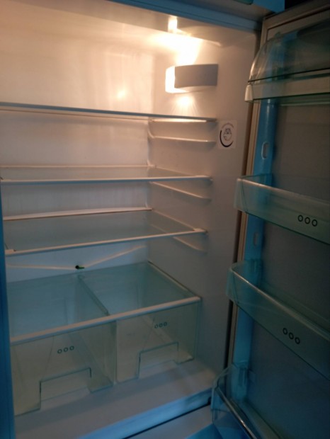 electrolux kombinált hűtőszekrény három fiók fagyasztós 330 literes