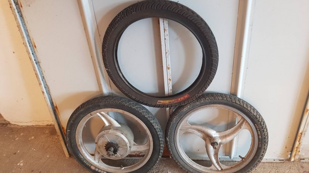 elektromos kerékpár komplett kerekei potgumival.