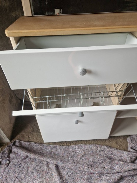 el�szoba fal  t�k�rrel 