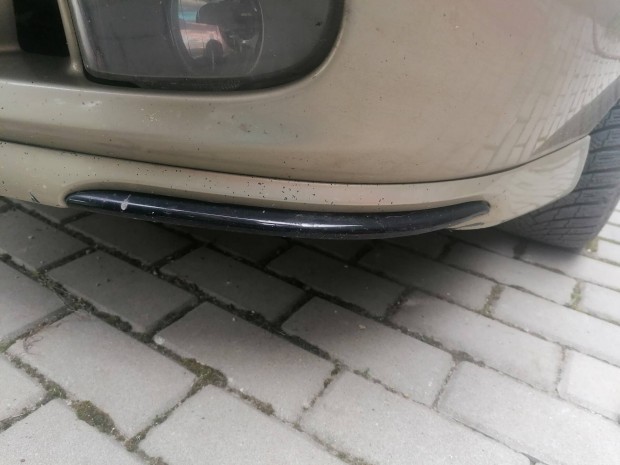 első lökhárító spojler.