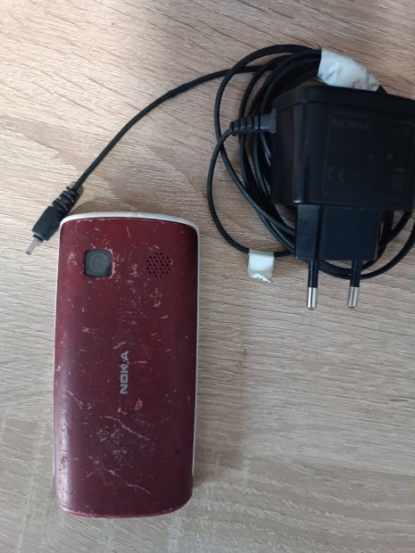 érintős Nokia mobiltelefon töltővel