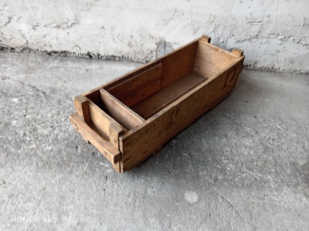faláda,balkonláda,régi antik vintage virágtartó