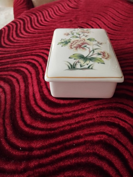 fedeles holl�h�zi porcel�n doboz