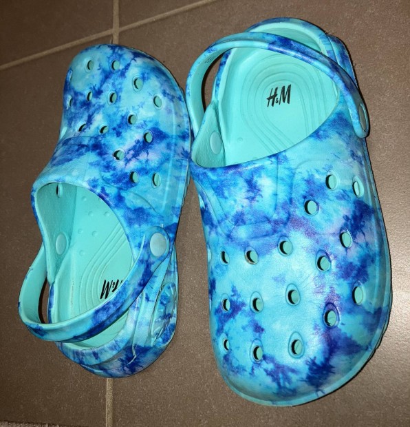 fi papucs/szandl 30/31; strandpapuccs (olyan mint a Crocs)