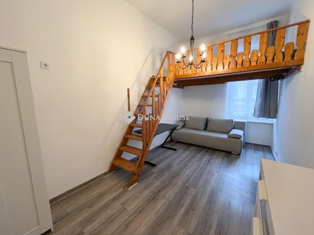 frissen fel�j�tott garzon, V�rosligett�l egy karny�jt�snyira