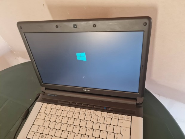 fujitsu laptop i5 processzorral