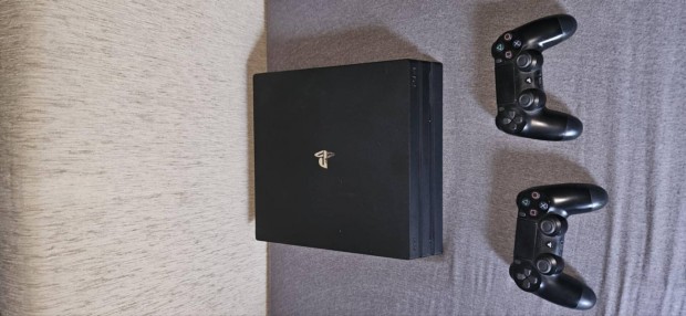 gamer csomag PS4 Pro 1TB+ Psvr 1, 2-2 controller, játékok
