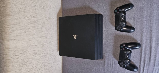 gamer csomag PS4 Pro 1TB+ Psvr 1, 2-2 controller, játékok