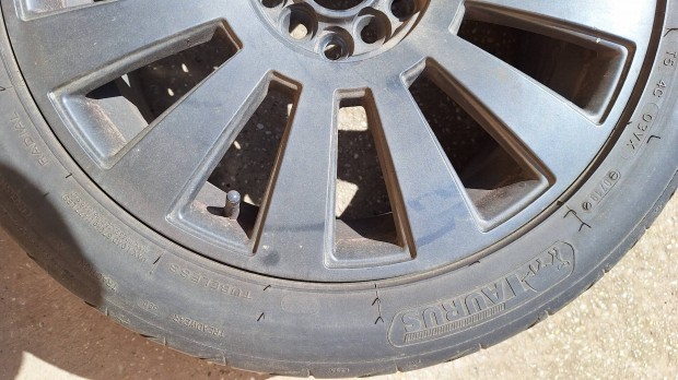 gumiabroncs ny�ri elad�