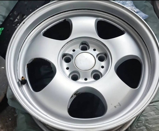 gy�ri BMW 17es szett et24 peremes 
