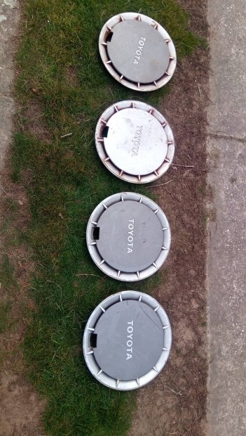 gy�ri Toyota d�szt�rcsa 