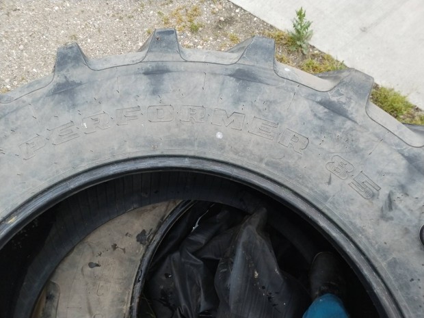 használt traktorgumi eladó jó állapotban