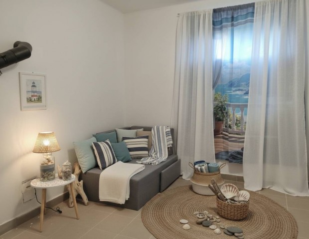 h�z a t�n�l,(Gy�k�nyes)