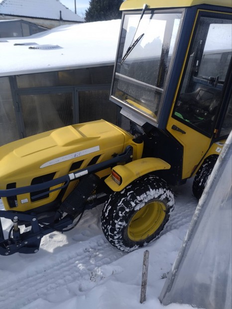 hittner traktor 36 le motorral szerelt h�tol�val 