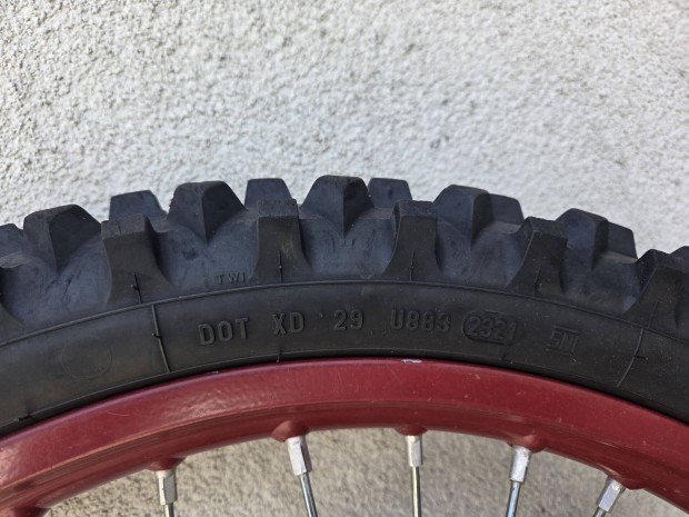 honda CRF ker�kszett Cross Pirelli gumik