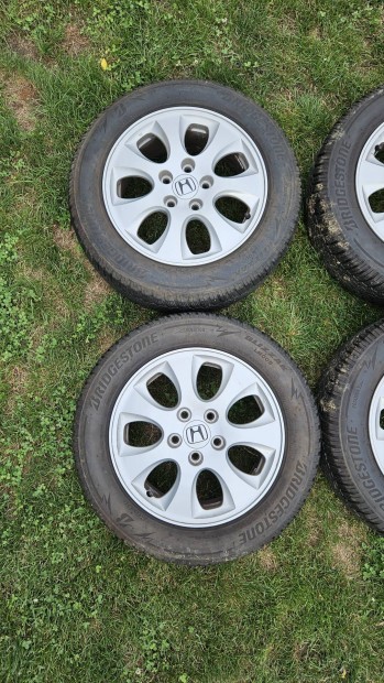 honda gyári 16os alufelni téligumival