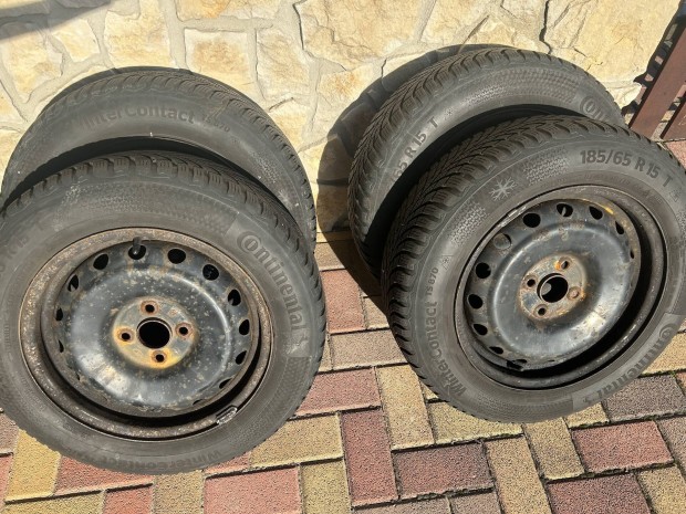 hyundai i20 gyári felni gumikkal